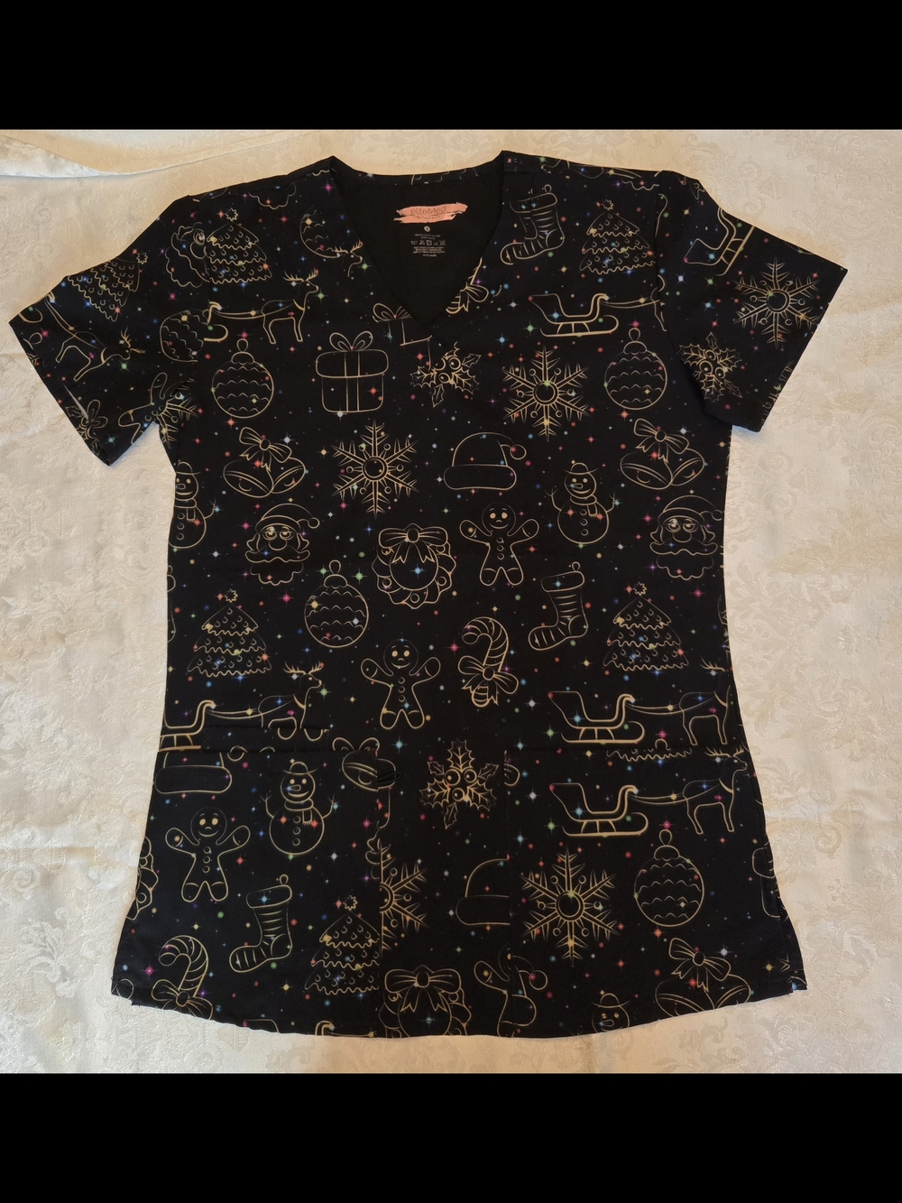 Black Holiday Graphic V-Neck Scrub Top SM